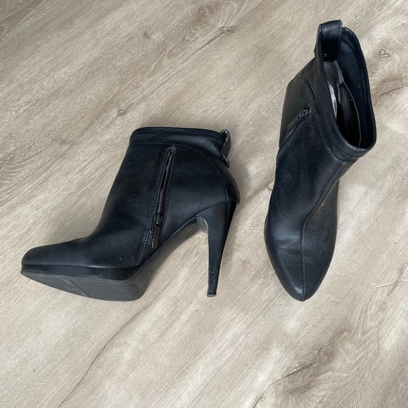 Nine West Platform Ankle Boots - Sz 9 - Picture 1 of 4